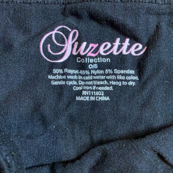 RED GLITTER STRIPED BASIC RIBBED BLACK TANK - Picture 2 of 3